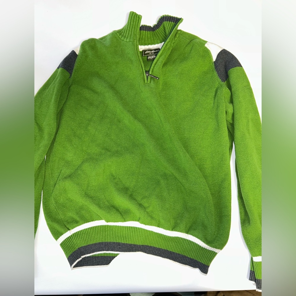 Eddie Bauer green sweatshirt